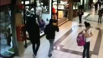 A 84 ans, il tente d'arrêter un voleur en fuite... et se fait gronder par sa femme