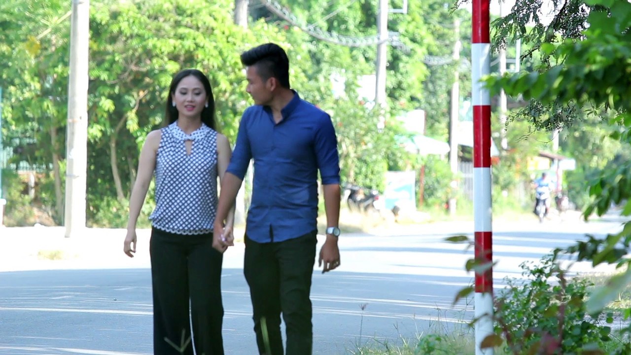 Ai Khổ Vì Ai - Trung Hậu (Official HD)
