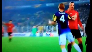 Zlatan Ibrahimovic Attrape Violently SIMON KJAER VS Fenerbahce