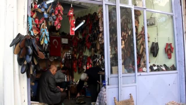 Dil Sertifikalarını Kaybeden Suriyeli Genç, Yemenicilik Yapıyor