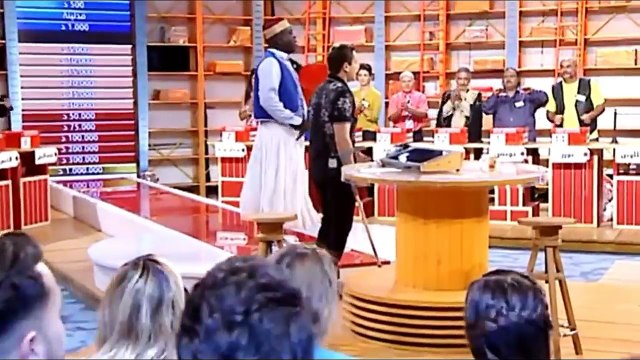 فضيحة جديدة في دليلك ملك أتحداك إن لم تضحك