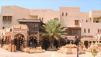 سوق نزوى بعُمان تحتفظ بتاريخها وتراثها القديم