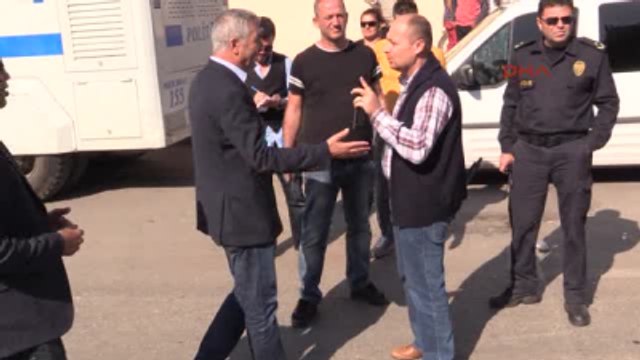 Antalya'da Izinsiz Gösteriye Polis Müdahalesi