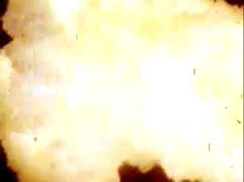 Il met le feu à son caleçon pour cuire des oeufs