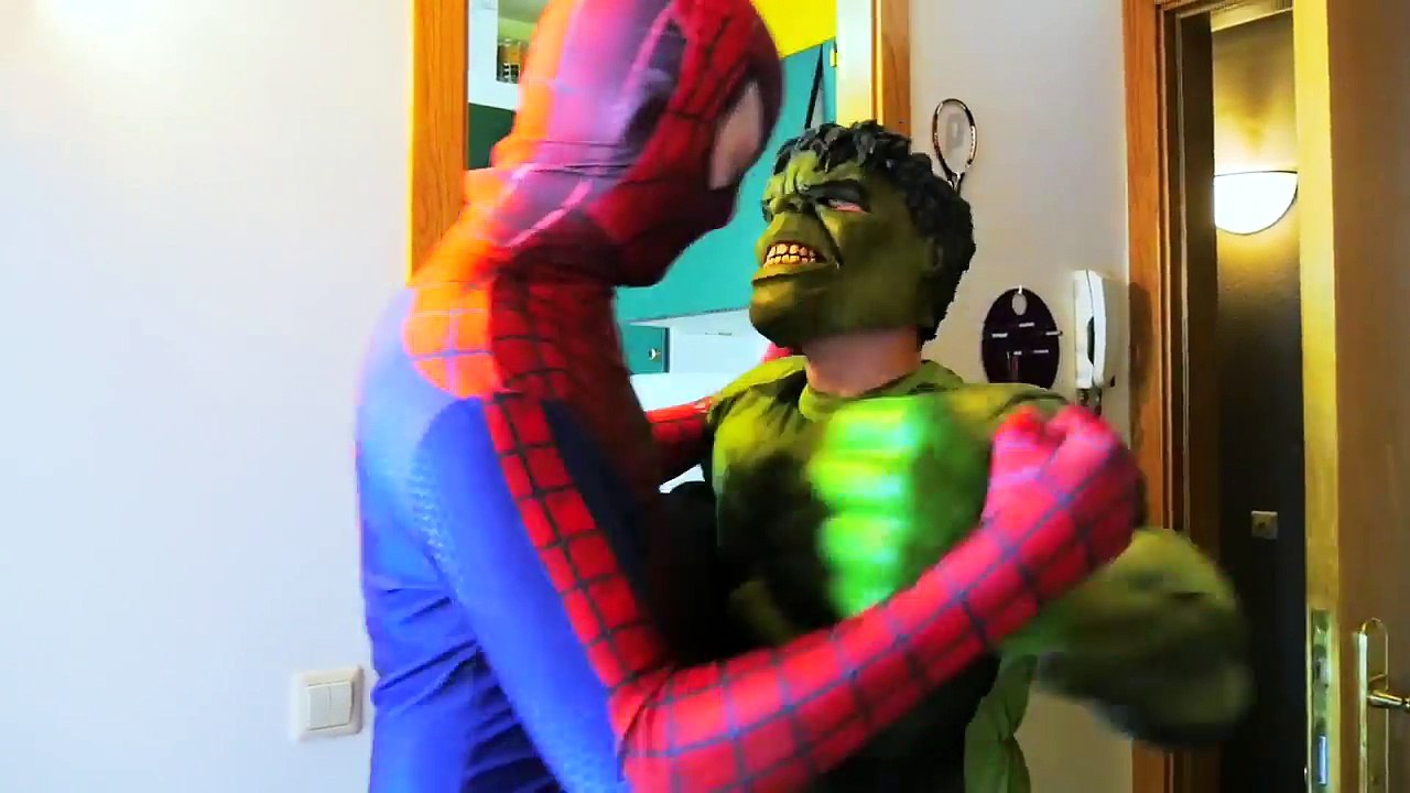 SPIDER-MAN TURNS VS THE GORILLA !! Bad Baby Spiderman vs Frozen Elsa w/ Toy Freaks Family Hidden Egg