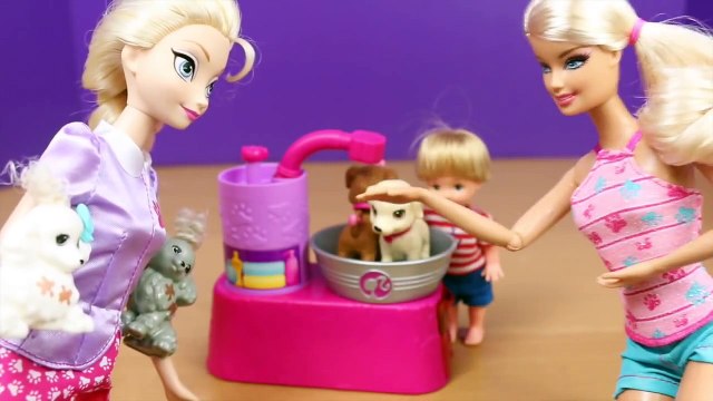 Frozen Elsa and Kids Dog Washing Grooming with Barbie Suds & Hugs Pups Dog Toys DisneyCarToys