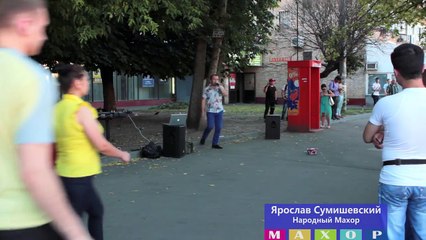 Нифига себе! Певец возле метро. Народ в шоке!