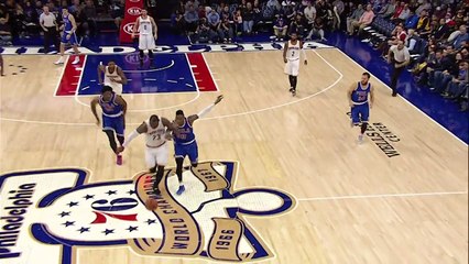 LeBron dunke (presque) sur Joel Embiid