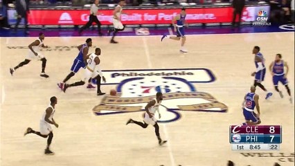Joel Embiid rejette la tentative de layup de LeBron James