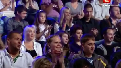 Les juges lui demande de chanter a cappella