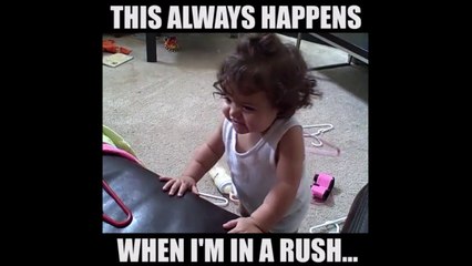 Mais il est passé ou ce cintre... Fillette adorable