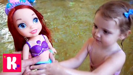 Идём в бассейн и распакуем куклу Принцесса Ариэль Дисней для купания Ariel Princess in the pool