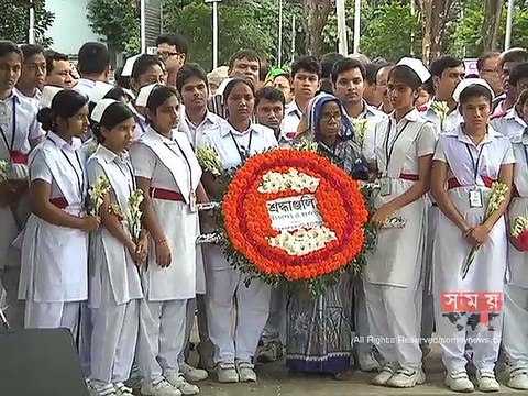 শহীদ মিনারে ড. এম আর খানের মরদেহে ফুল দিয়ে শ্রদ্ধা