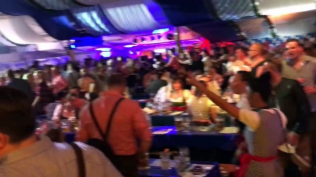Грязные танцы Oktoberfest. Отличные попы. Разборки