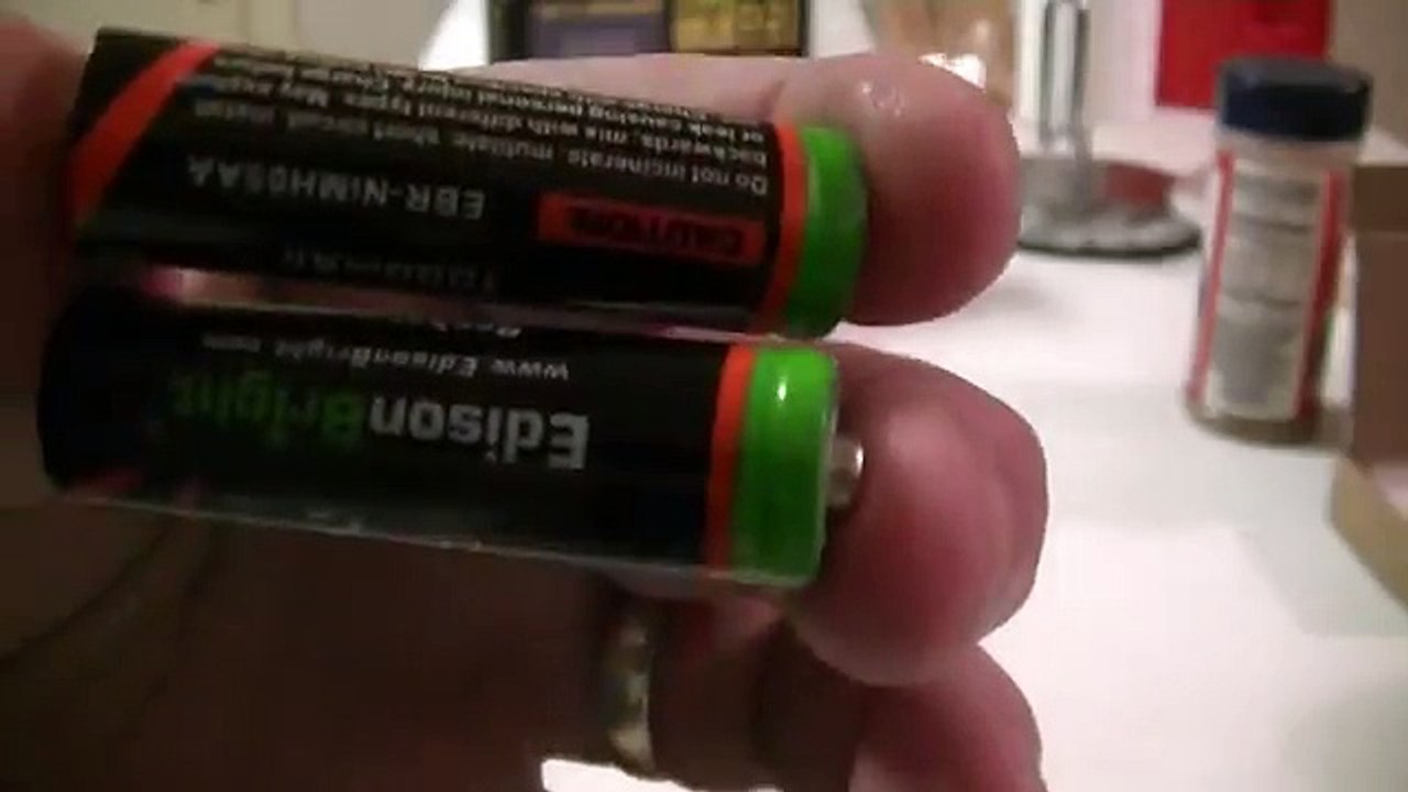 Unbox review Nitcore D2 Digicharger - rechargeable battery
