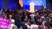 Trump é tirado do palco pelo Serviço Secreto durante discurso em comício