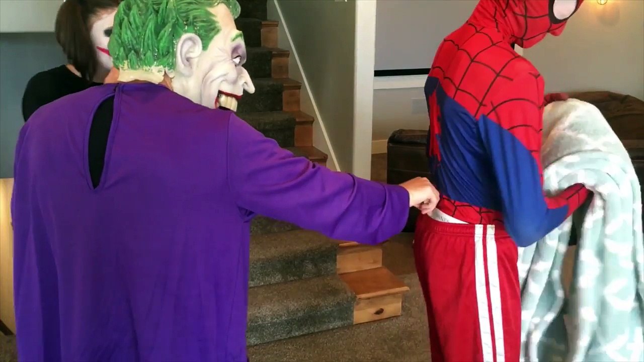 Freak Family Walking & Finding Hidden Headless Joker Girls Victoria Annabelle Freak Daddy