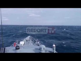 Report TV - Shqiptari niset me skaf nga Italia e lë karburanti në mes të detit