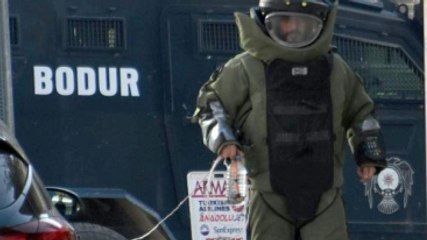 Van Çöp Sepetindeki Kablolar Polisi Alarma Geçirdi