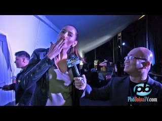 Nữ diễn viên Hollywood hôn khán giả Phố Bolsa TV