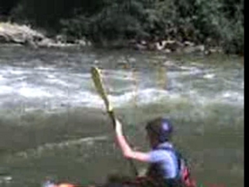 kayak à cazals en été aprés de fortes pluies