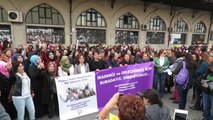 Kadıköy'de Izinsiz Gösteri Yapan Gruba Polis Müdahale Etti