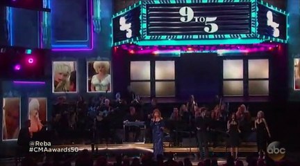 2016 CMA Awards -- Dolly Parton