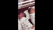 Komik Bebekler - Kardeşini emzik sanan bebek - Gülme Garantili