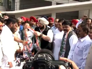 ਕੈਪਟਨ ਨੇ ਬਾਦਲ ਨੂੰ ਕੁਸ਼ਤੀ ਲਈ ਵੰਗਾਰਿਆ ਬਾਲਮੀਕੀ ਅਹੁਦੇਦਾਰ ਆਪ ਛੱਡ ਕੇ ਕਾਂਗਰਸ ਪਾਰਟੀ ‘ਚ ਸ਼ਾਮਿਲ