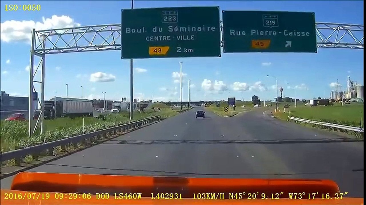 Un camionneur assiste à une scène très insolite sur l'autoroute 35 à st-jean-sur-richelieu...