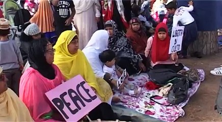 Muslimanët në lutje në Koloseum Gjë që adhurimi ne xhami është një e drejtë kushtetuese