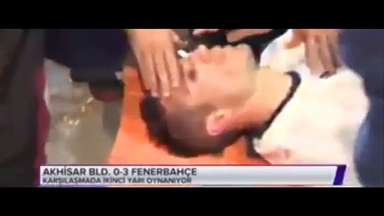 شاهد إصابة اللاعب روبن فان بيرسي الخطيرة في عينه مجددًا