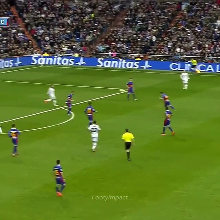 Gareth Bale incredible long shot Goal!