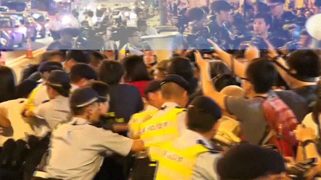 Hong Kong: la police disperse des manifestants anti-Pékin