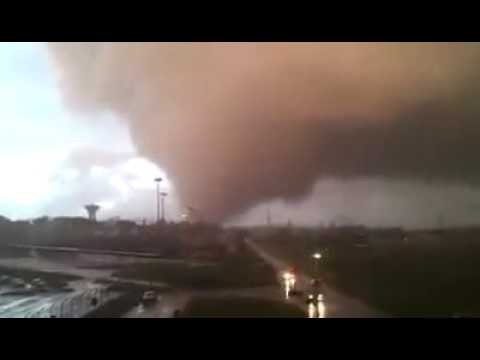 Tornado në Romë, viktima nga moti i keq në Itali / Video: Claudio Ronchetti