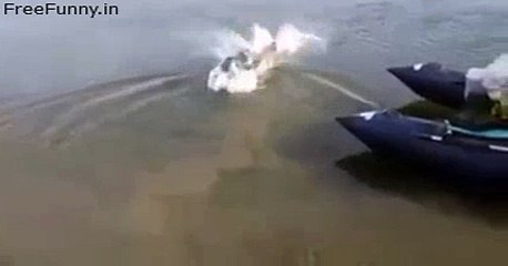 Fish Ne Boy Ka P@nis Pakad Liya - OMG