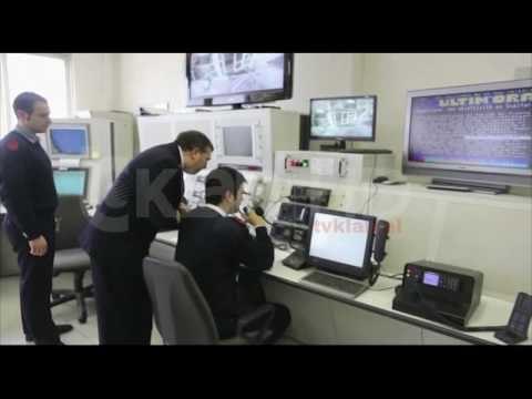 PILOTI I AVIONIT TE RREZUAR, I AKUZUAR PER KORRUPSION