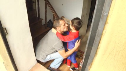 Kadın Kuaförüydü, "Örümcek Adam" Oldu