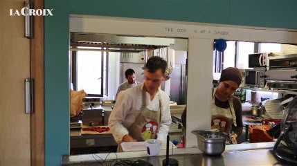 Les Cuistots migrateurs mettent les réfugiés aux fourneaux