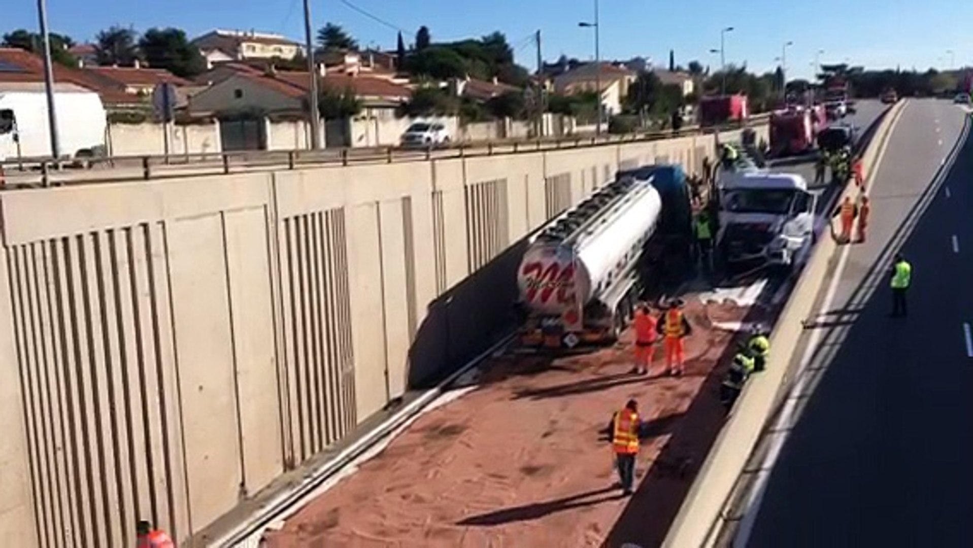 Port-de-Bouc : la RN 568 coupée après un accident entre deux camions -  Vidéo Dailymotion