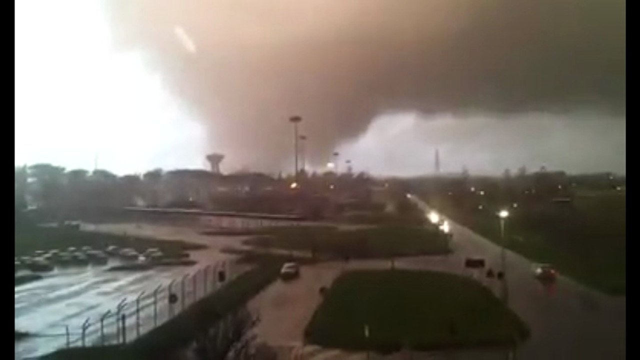 Une tornade fait deux morts au nord de Rome