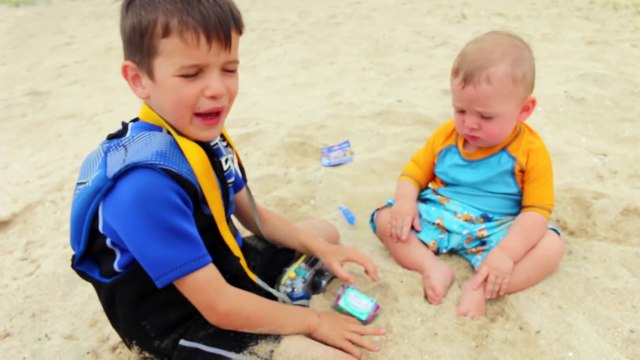 SURPRISE TREASURE! Search for SURPRISES ~ FAMILY FUN PIRATE + Disney Lego + Shopkins BEACH FUN Baby