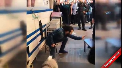 Trabzon'da zabıtalarla tartışan esnaftan bıçaklı eylem