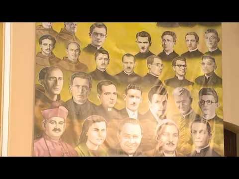 Eshtrat e dy martirëve mbërrijnë në kishën e Blinishtit - Top Channel Albania - News - Lajme