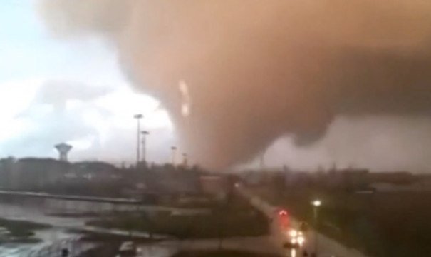 Une trombe marine s'abat sur la banlieue de Rome