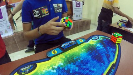 RUBIK'S CUBE WORLD RECORD 4.74 SECONDS - Mats Valk