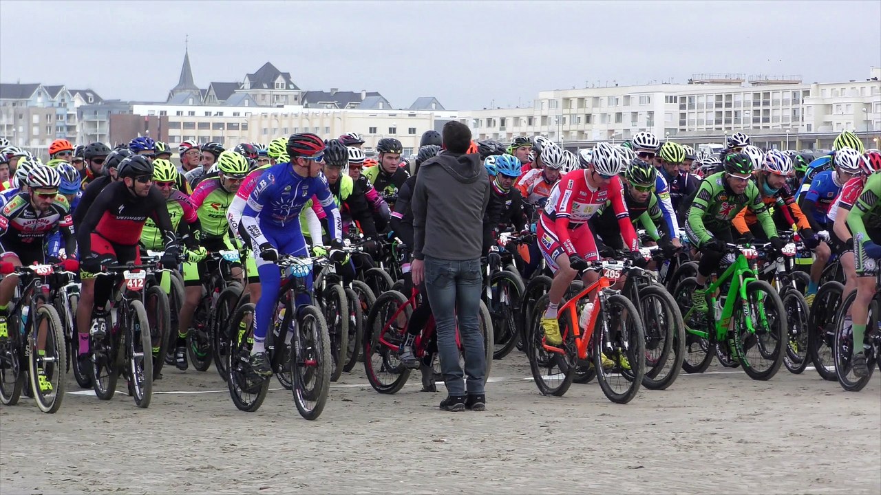 VTT - Open Beach Race de Berck sur Mer 2016 - Renan Van Zandbeek devant Gadret à Berck sur Mer