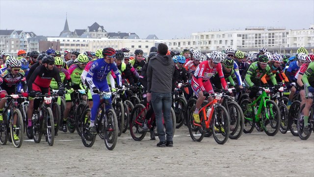 VTT - Open Beach Race de Berck sur Mer 2016 - Renan Van Zandbeek devant Gadret à Berck sur Mer