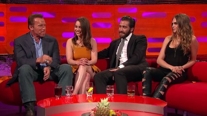 Cara Delevingne and Emilia Clarke Have An Eyebrow-Off - The Graham Norton Show