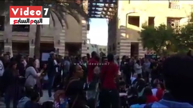 مظاهرة لطلاب الجامعة الأمريكية اعتراضا على زيادة المصروفات